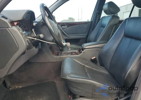 2001 Mercedes-Benz E 320 z USA, uszkodzony, nr VIN WDBJF65J41B243029